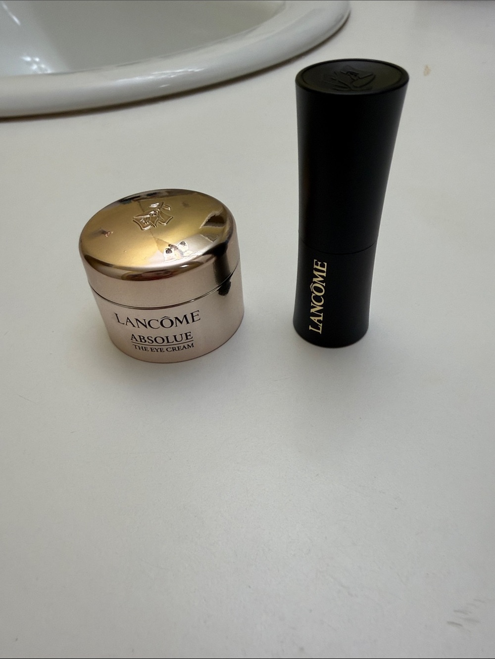 Absolue The Eye - Gold and lipstick